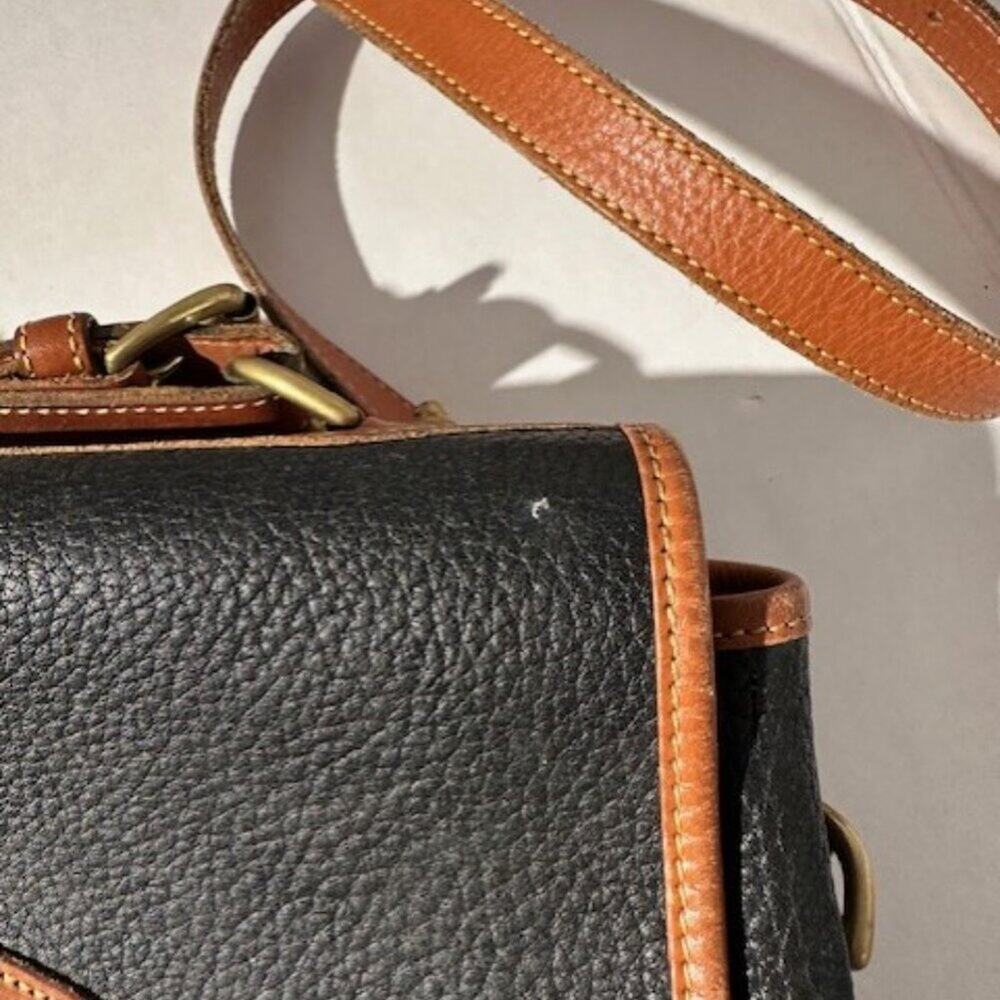 Vintage Dooney & Bourke All Weather Pebbled Leather Shoulder Saddle Bag Purse US - Picture 4 of 16